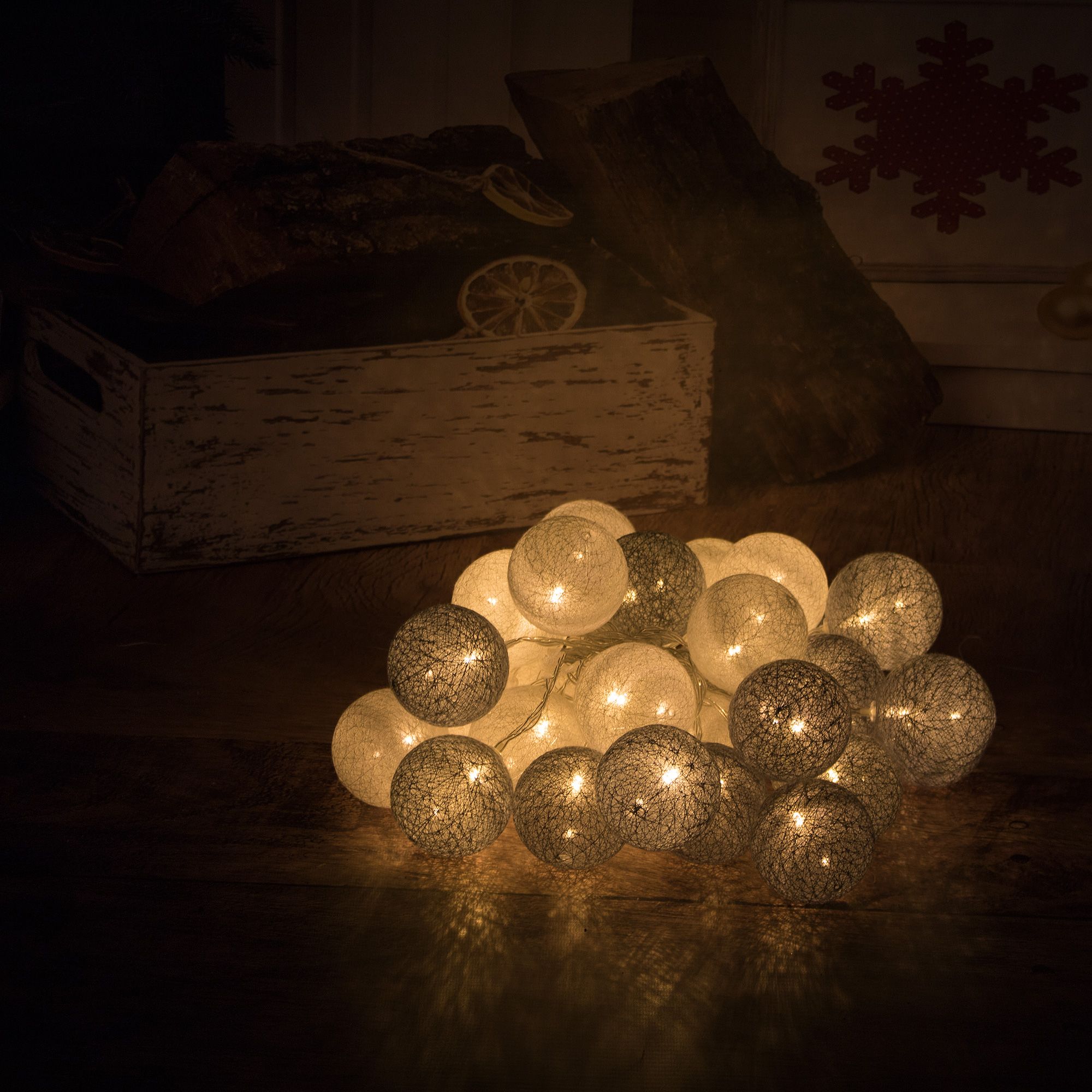 Гірлянда на батарейках Springos Cotton Balls 6 м 30 LED CL0053 Warm White