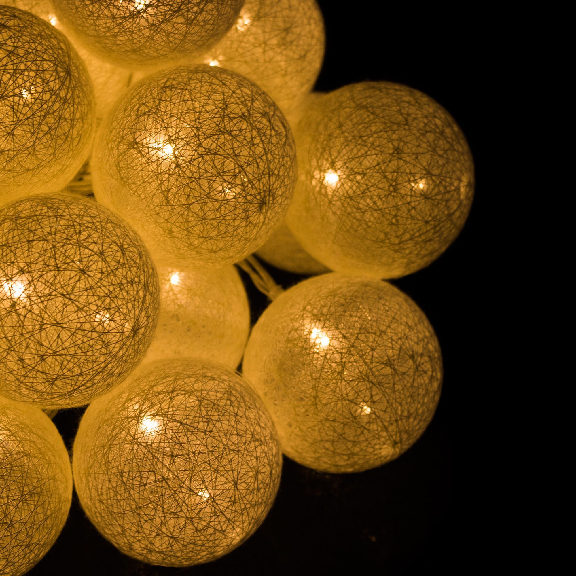 Гірлянда на батарейках Springos Cotton Balls 6 м 30 LED CL0055 Warm White